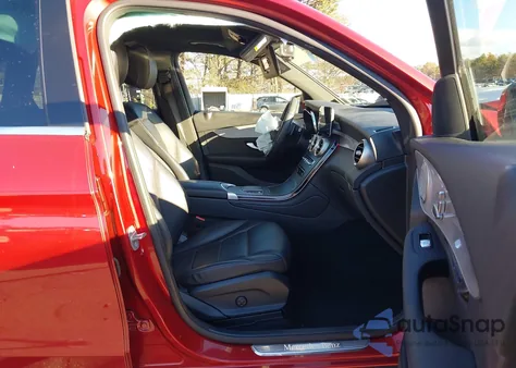 2021 Mercedes-Benz Glc 300 4Matic Suv z USA, uszkodzony, nr VIN W1N0G8EB2MF940638